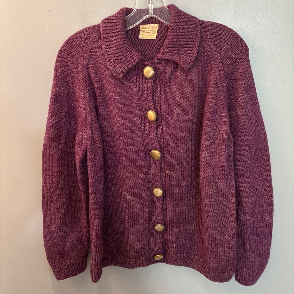 Vintage‎ Hand Knit Cardigan Plum Purple Gold Domed Buttons Grandmacore Size S/M